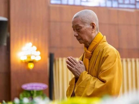 Đốt năm phần tâm hương