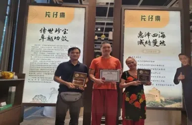 Thầy Phúc Thành Đang Trên Đường Mang Khí Công Và Công Nghệ Tiên Tiến Về Cho Sức Khỏe Người Việt
